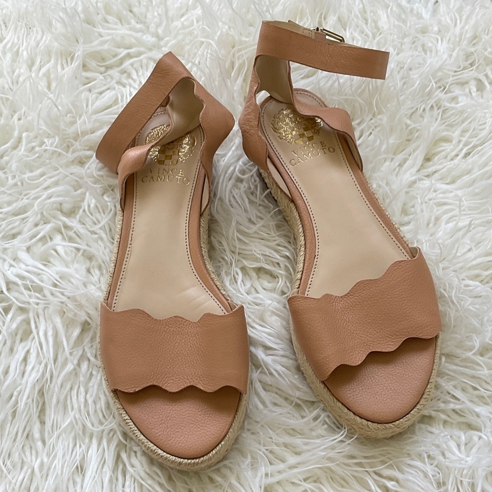 NWOT VINCE CAMUTO Tan Espadrille Sandals